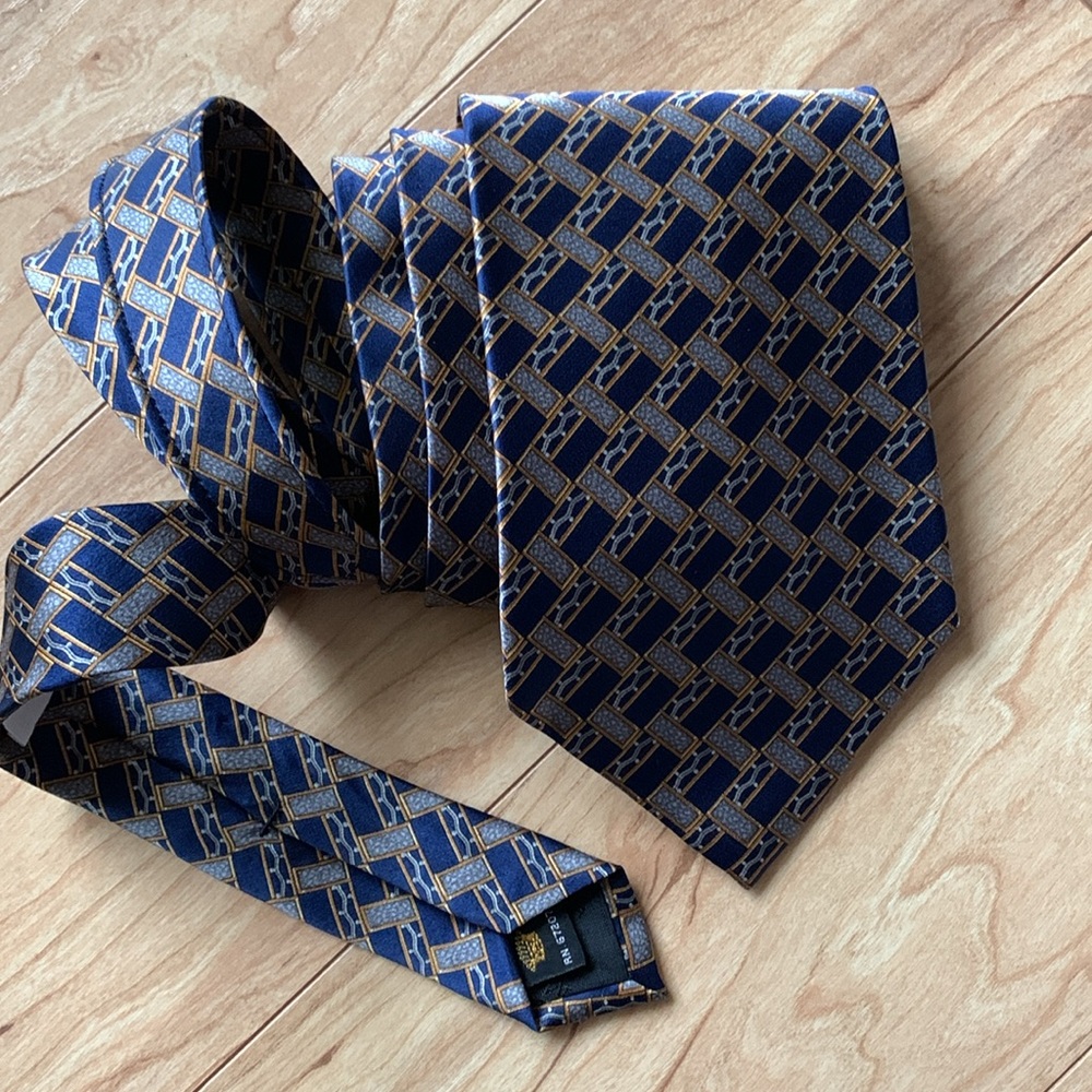 Countess Mara all silk men’s tie dark blue ground